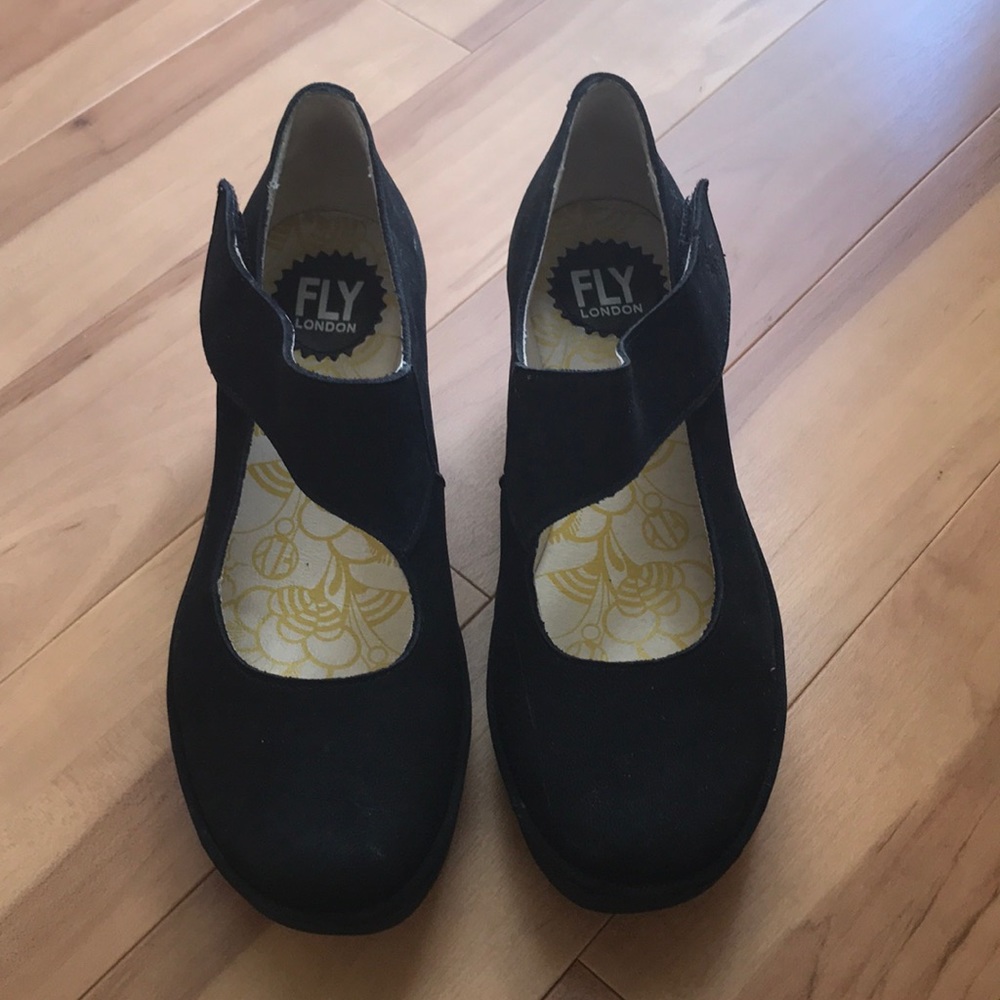 Black mousse Fly London shoes